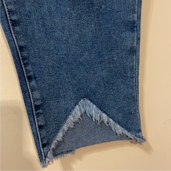 Boohoo Ripped Distressed High Waist Mom Jean Size 14 - Picture 5 of 16